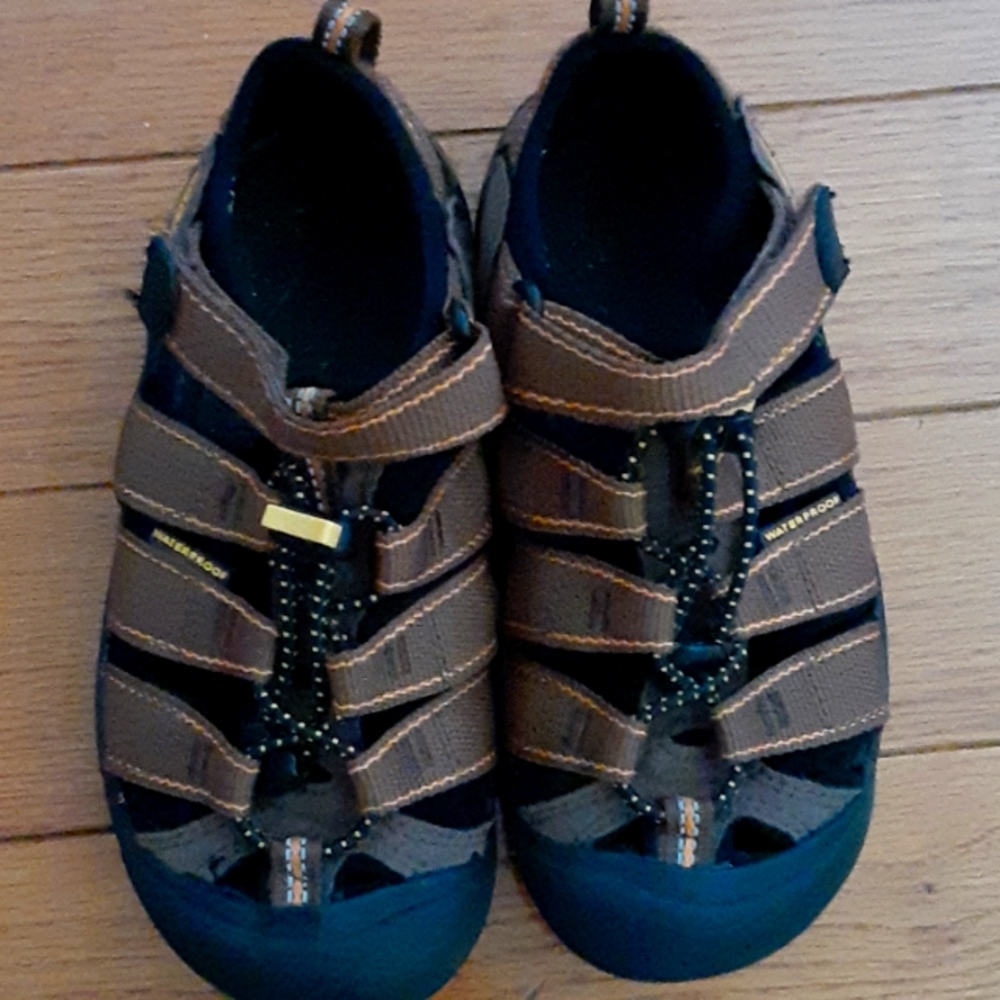 Keen boys shoes